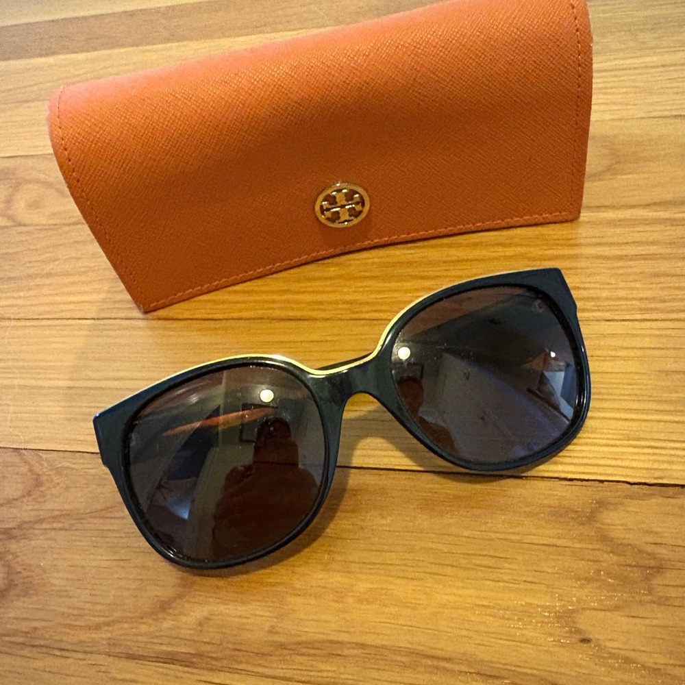 Tory Burch Black Polarized Sunglasses with Orange Case - scratched lense